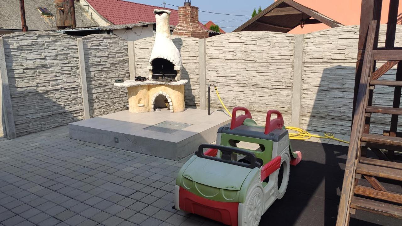 Vila Lexus Velky Meder Exterior photo