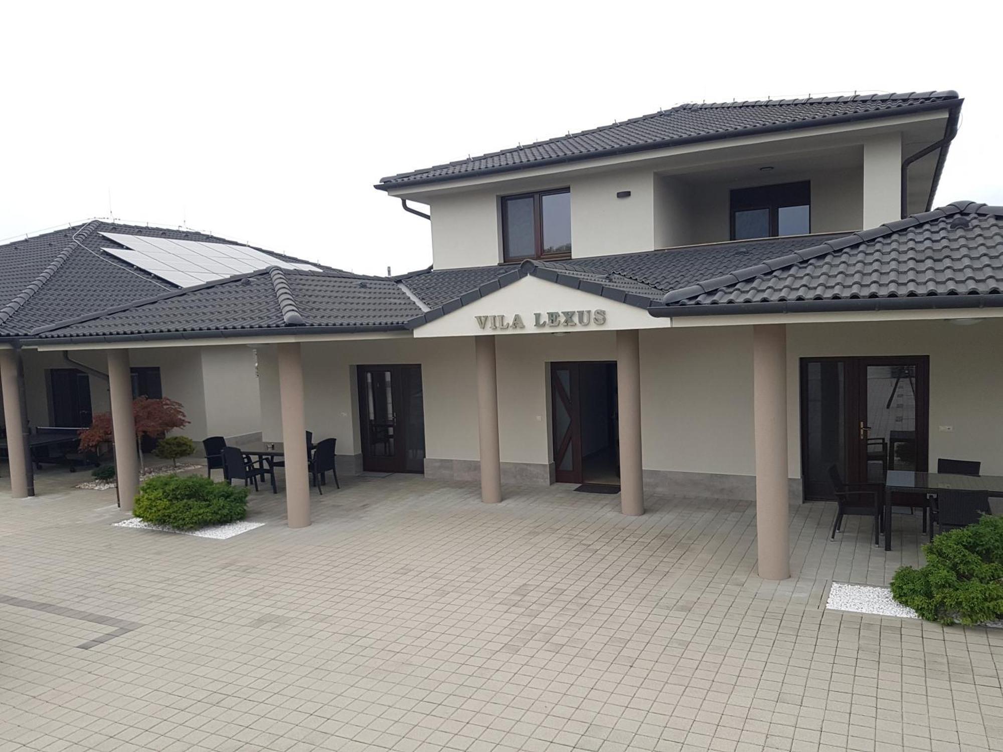 Vila Lexus Velky Meder Exterior photo