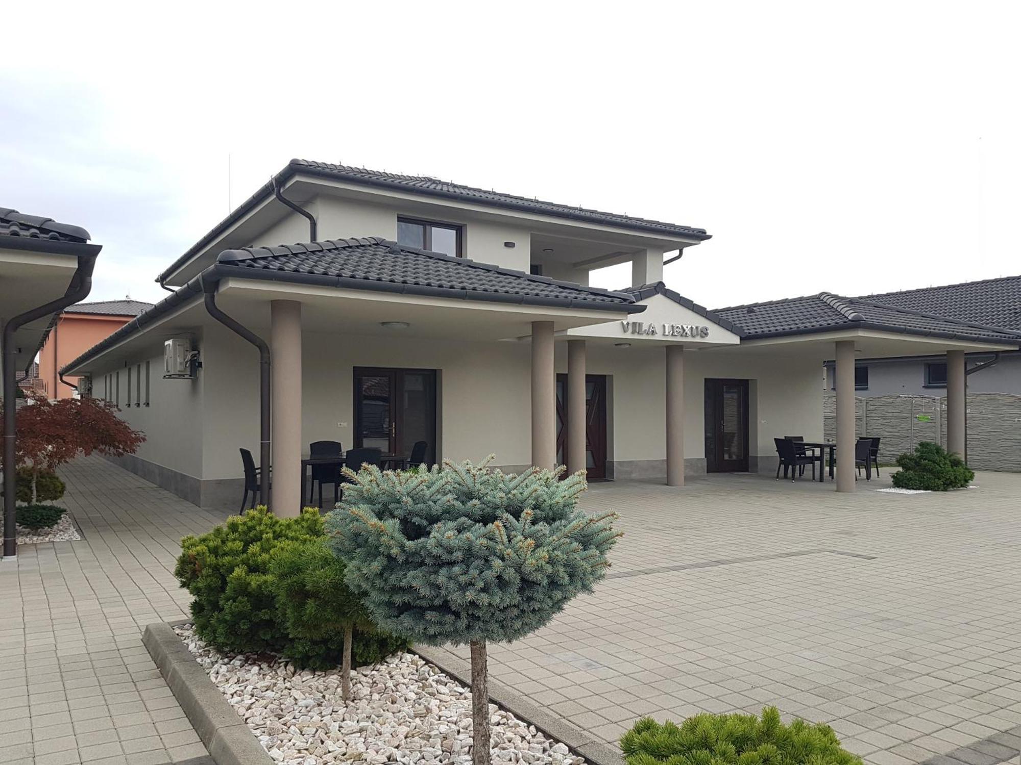 Vila Lexus Velky Meder Exterior photo